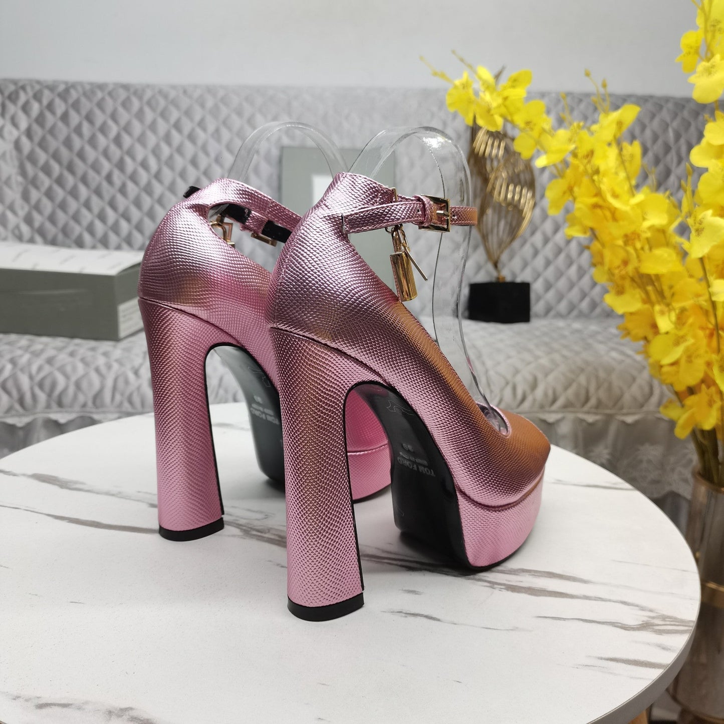 PADLOCK PLATFORM PEEP TOE PUMP 14 CM IN WATERMELON PINK GRAINED CALFSKIN