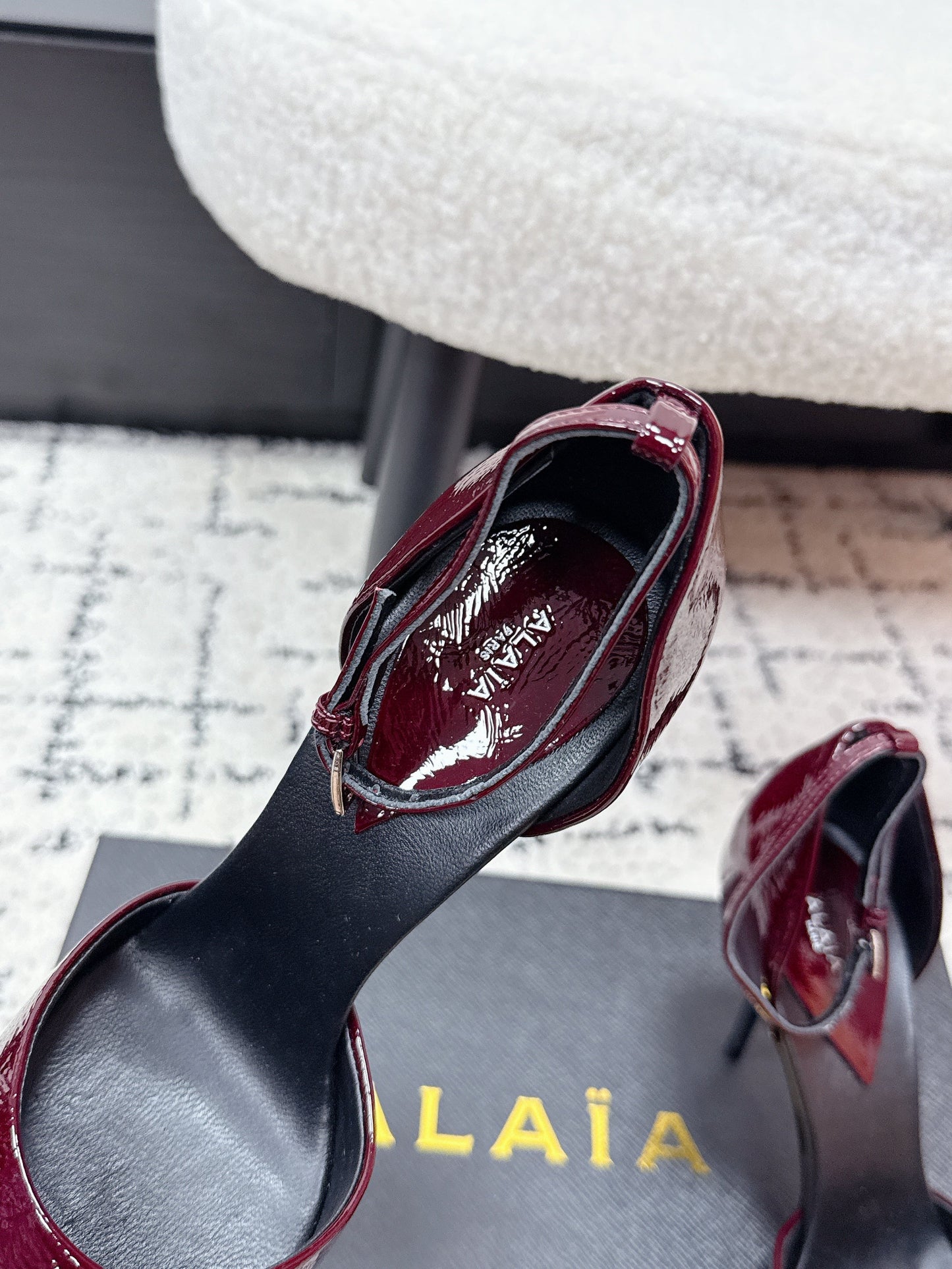 ALAIA 26S POINTED-TOE HEELS 90 MM IN DARK RED PATENT CALFSKIN
