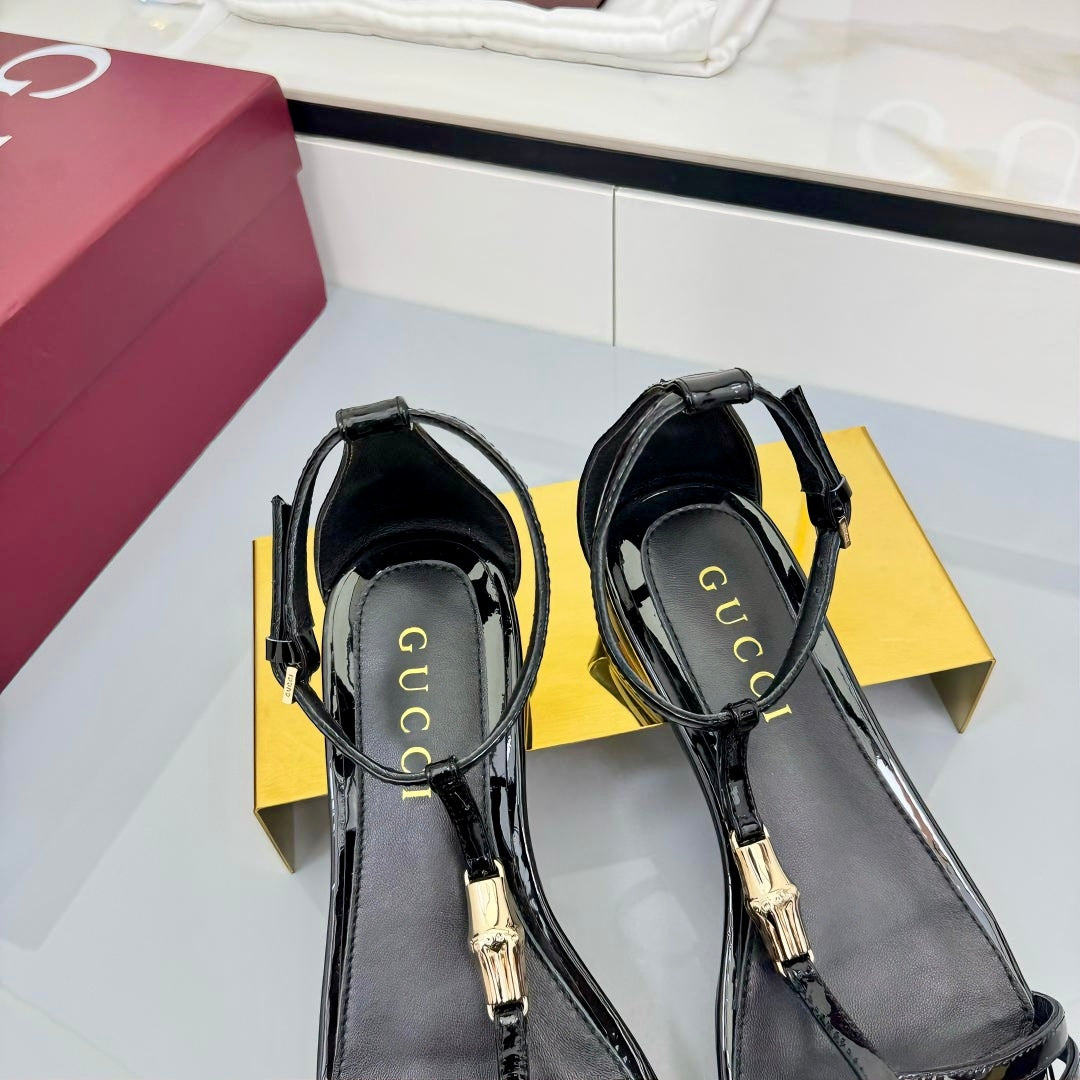 GG THONG SANDALS 25S IN BLACK LAMBSKIN WITH GOLD HARDWARE