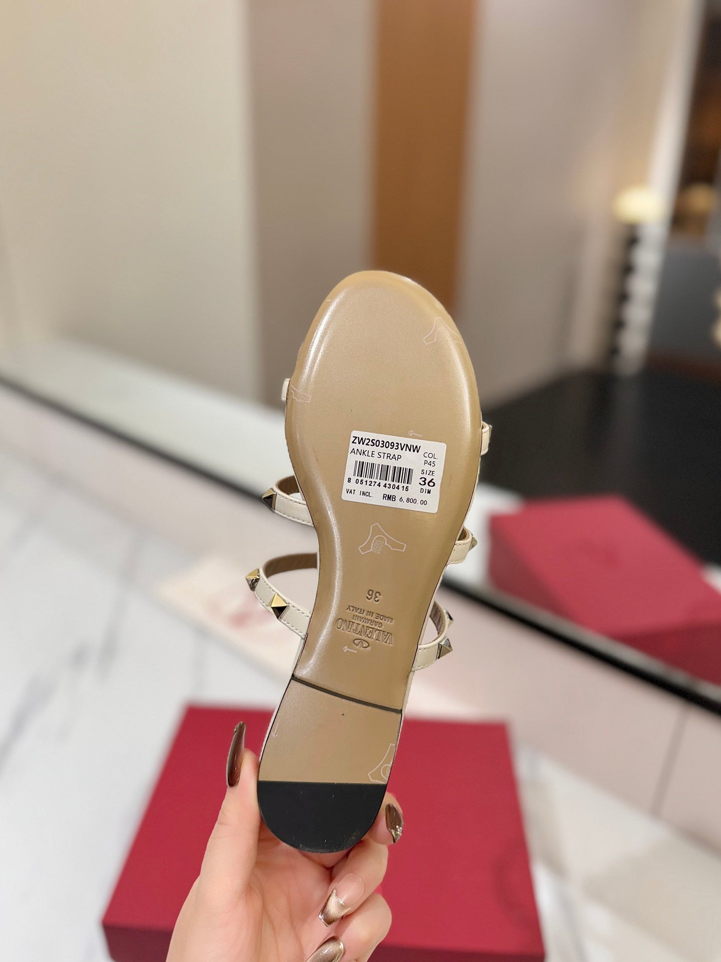 VALENTINO 26S SANDALS IN CREAM WHITE CALFSKIN WITH GOLD STUDS
