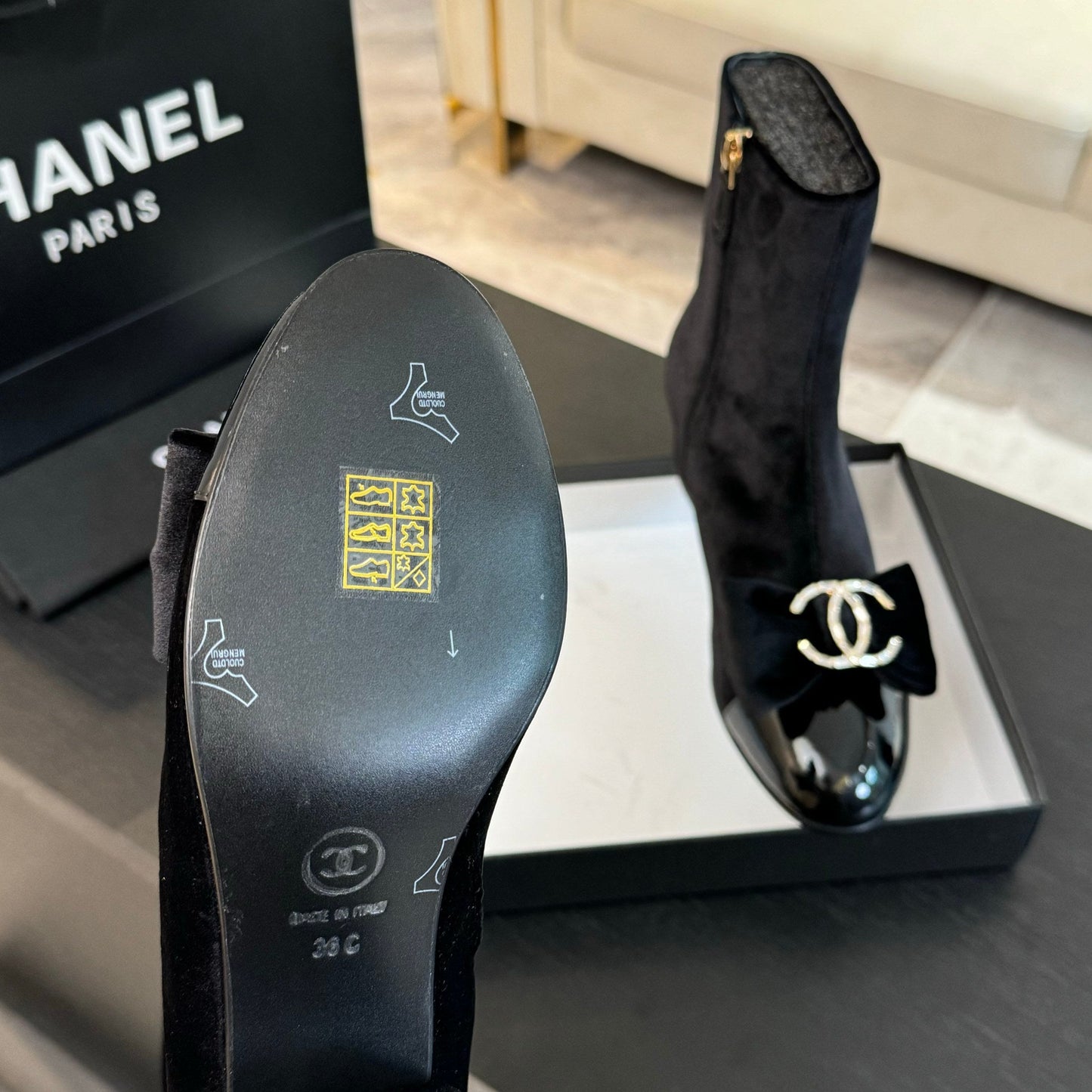 SHORT BOOTS IN BLACK VELVET AND LAMBSKIN
