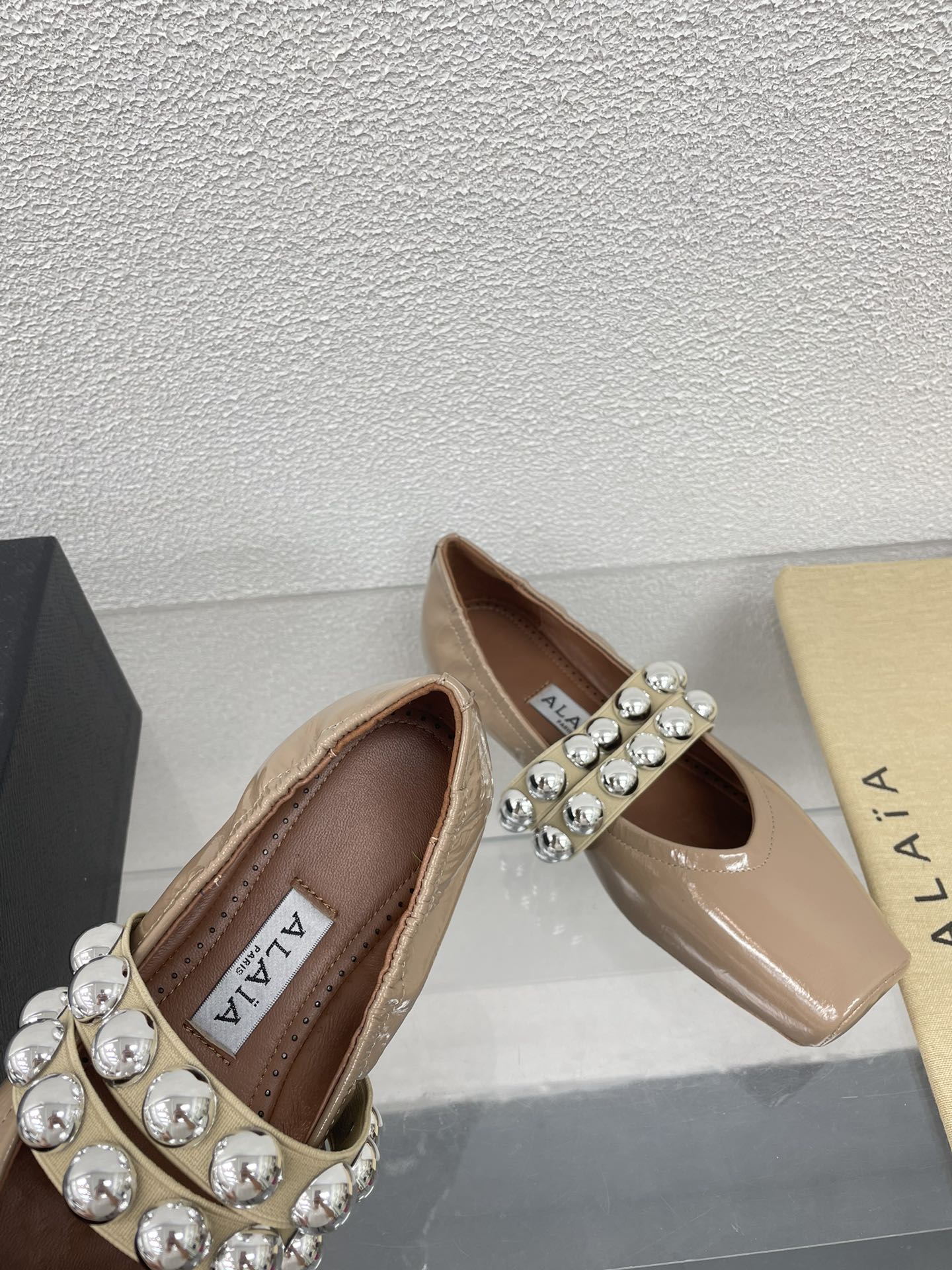 ALAIA MARY JANE PEARL IN GLOSSY BEIGE LAMBSKIN
