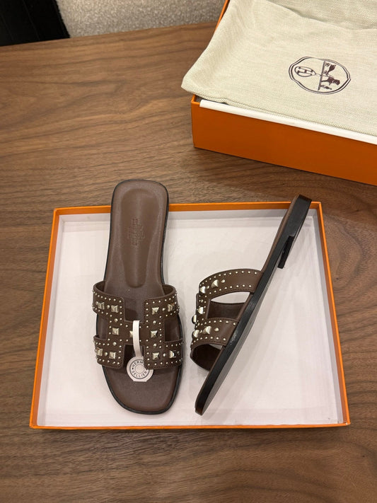 HM 26S ORAN STUDDED SANDALS IN DARK BROWN CALFSKIN