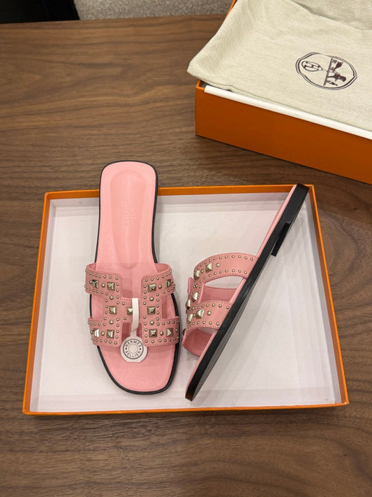 HM 26S ORAN STUDDED SANDALS IN LIGHT PINK CALFSKIN