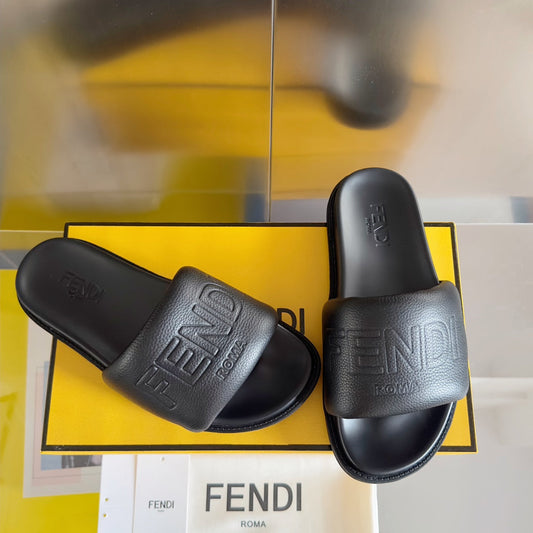 FENDI ROMA SLIDES IN BLACK FUSSBETT LAMBSKIN