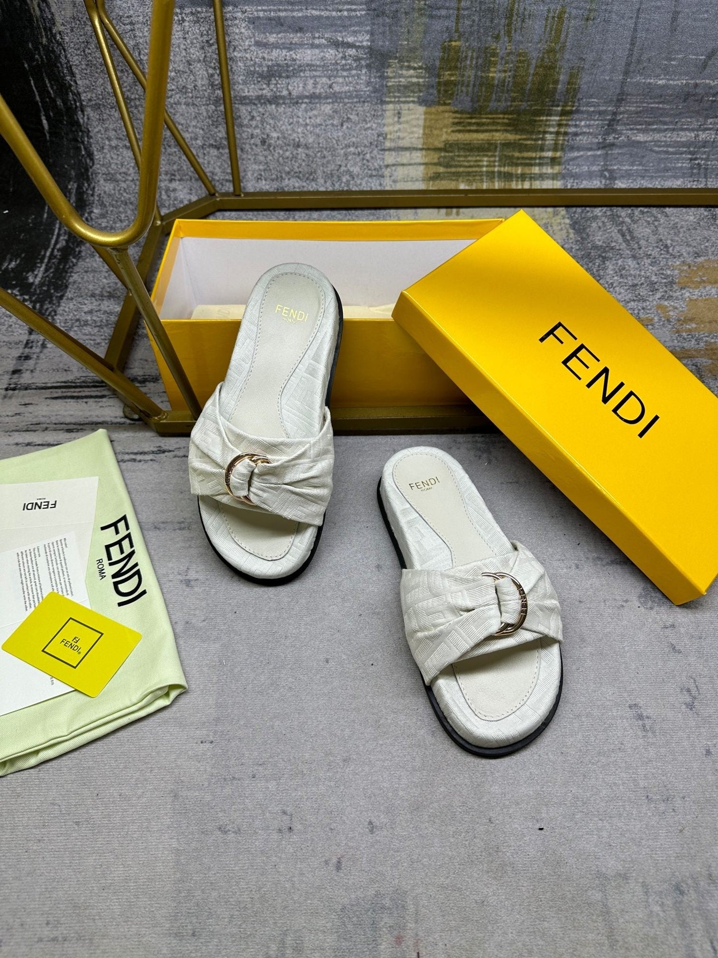 FF Feel 10 White FF jacquard Slide
