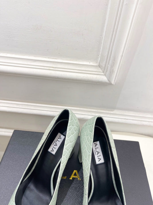 ALAIA 26S HIGH HEELS 95 MM IN SAGE GREEN CROCODILE-EMBOSSED CALFSKIN
