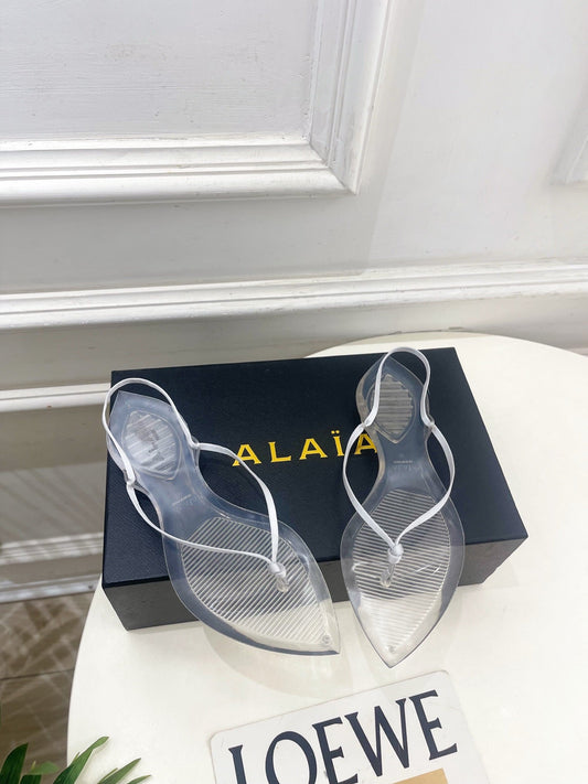 ALAIA 26S POINTED-TOE THONG SANDALS IN WHITE SATIN AND TRANSPARENT PVC