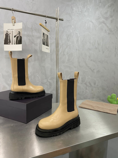 LUG CHELSEA BOOT IN CAMEL BEIGE CALFSKIN