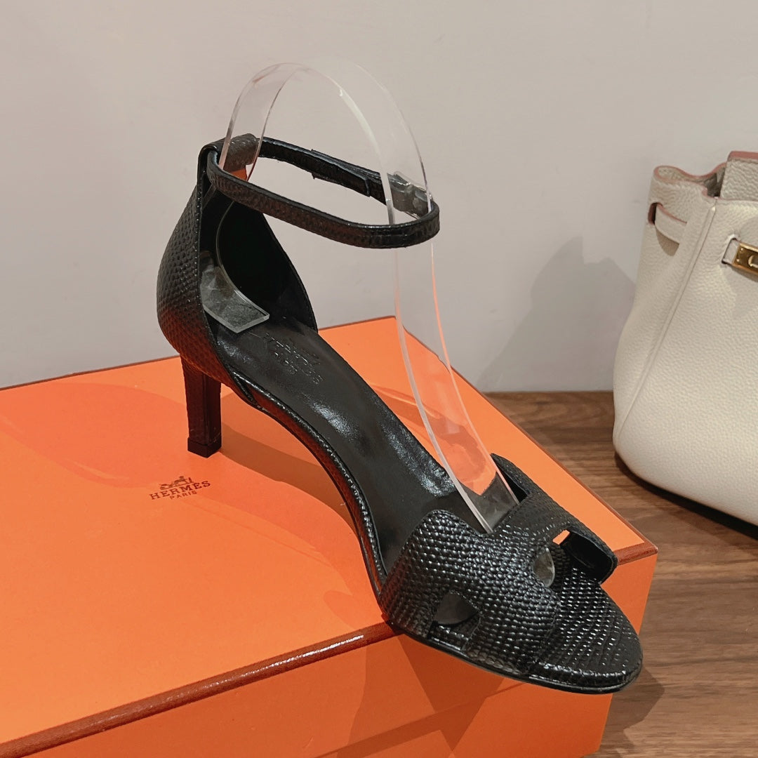 PREMIERE 70 SANDAL IN BLACK GRAINED CALFSKIN