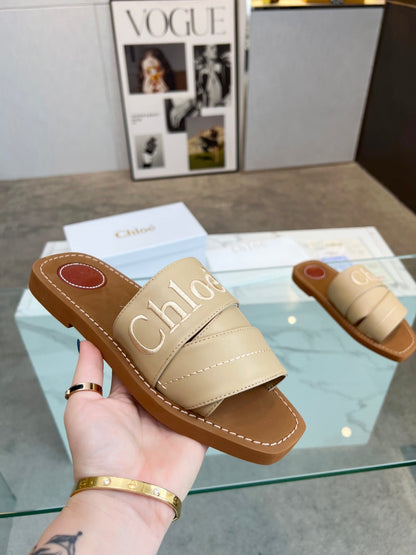 WOODY MULE IN TUSCAN BEIGE LAMBSKIN WITH EMBROIDERED LOGO