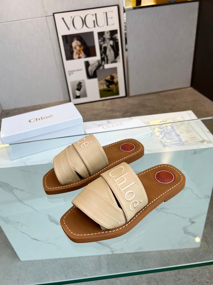 WOODY MULE IN TUSCAN BEIGE LAMBSKIN WITH EMBROIDERED LOGO