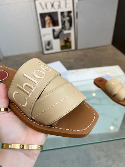 WOODY MULE IN TUSCAN BEIGE LAMBSKIN WITH EMBROIDERED LOGO