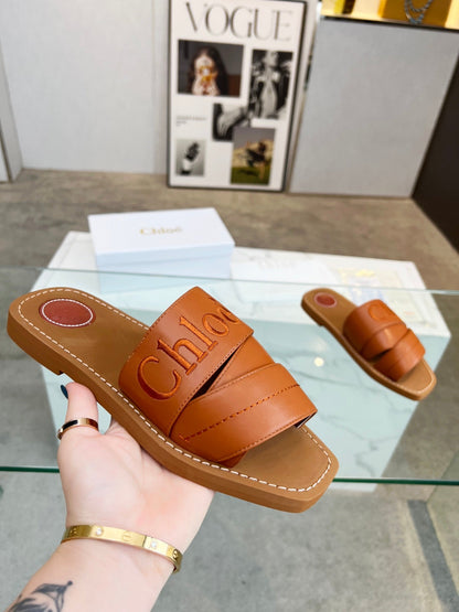CHLOÉ WOODY MULE IN BRONZE BROWM LAMBSKIN WITH EMBROIDERED LOGO