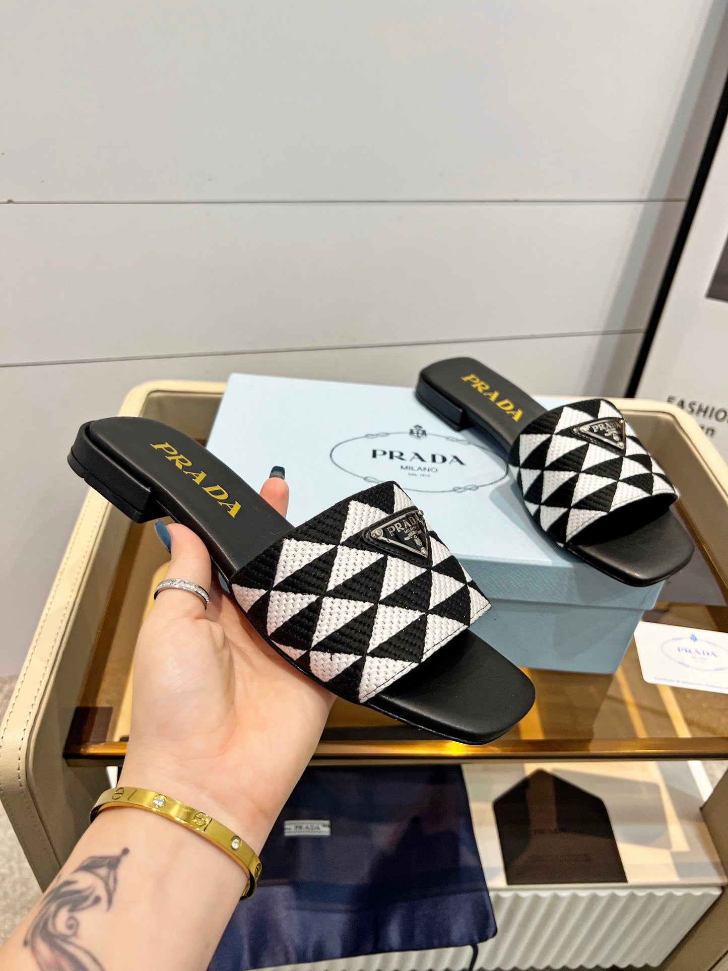 PRA EMBROIDERED SLIDES FLAT BLACK AND WHITE FABRIC