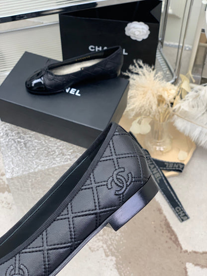 BALLET FLAT GLOSSY BLACK LAMBSKIN