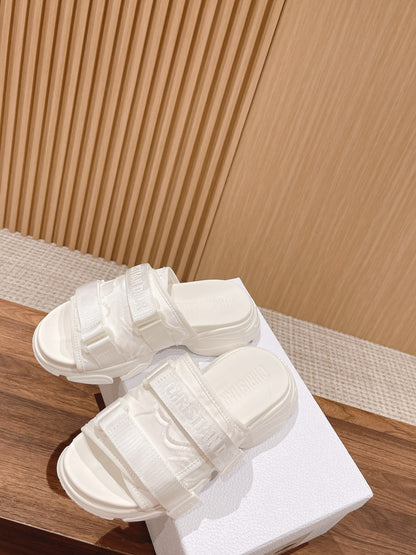 DIOR PLATFORM SLIDES 25S 30 MM IN CREAM WHITE FABRIC AND CALFSKIN