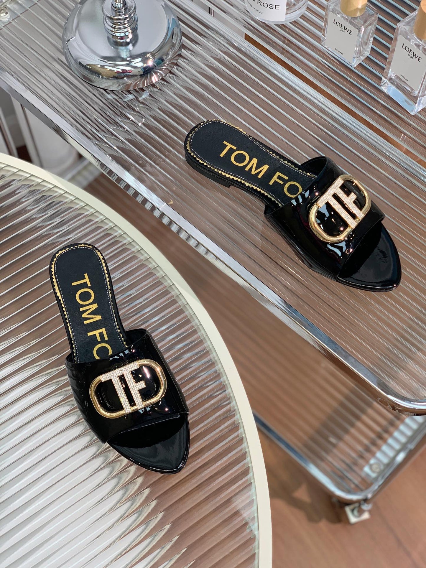 FLAT SLIDE IN BLACK METALLIC CALFSKIN