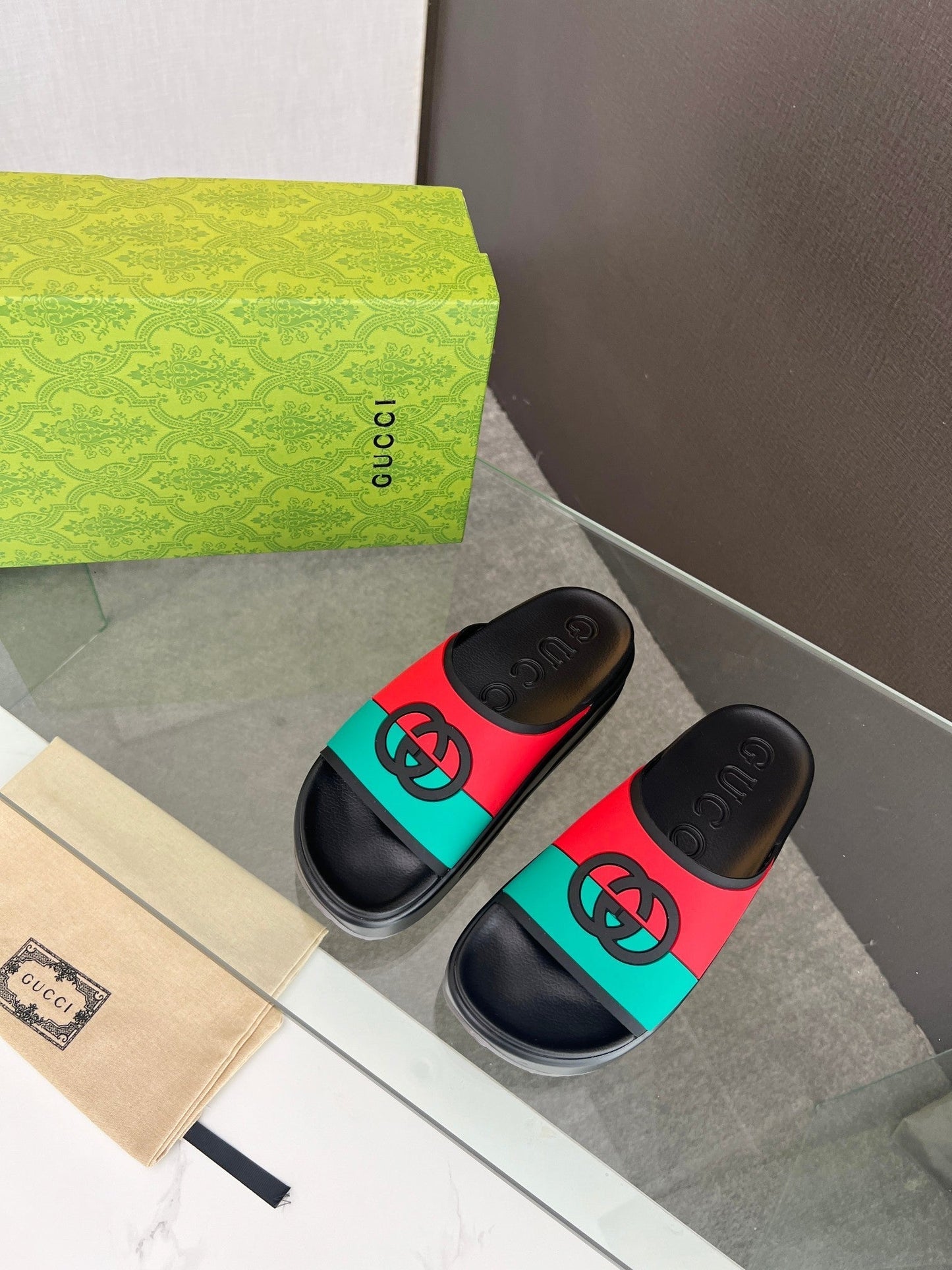 INTERLOCKING G SLIDE SANDAL IN BLACK MIX COLORFUL IMPORTED TPU
