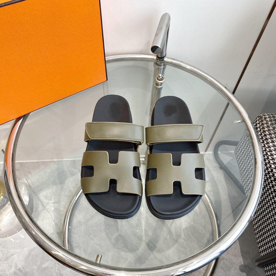 Chypre Sandal Clay Mastic Calfskin Leather