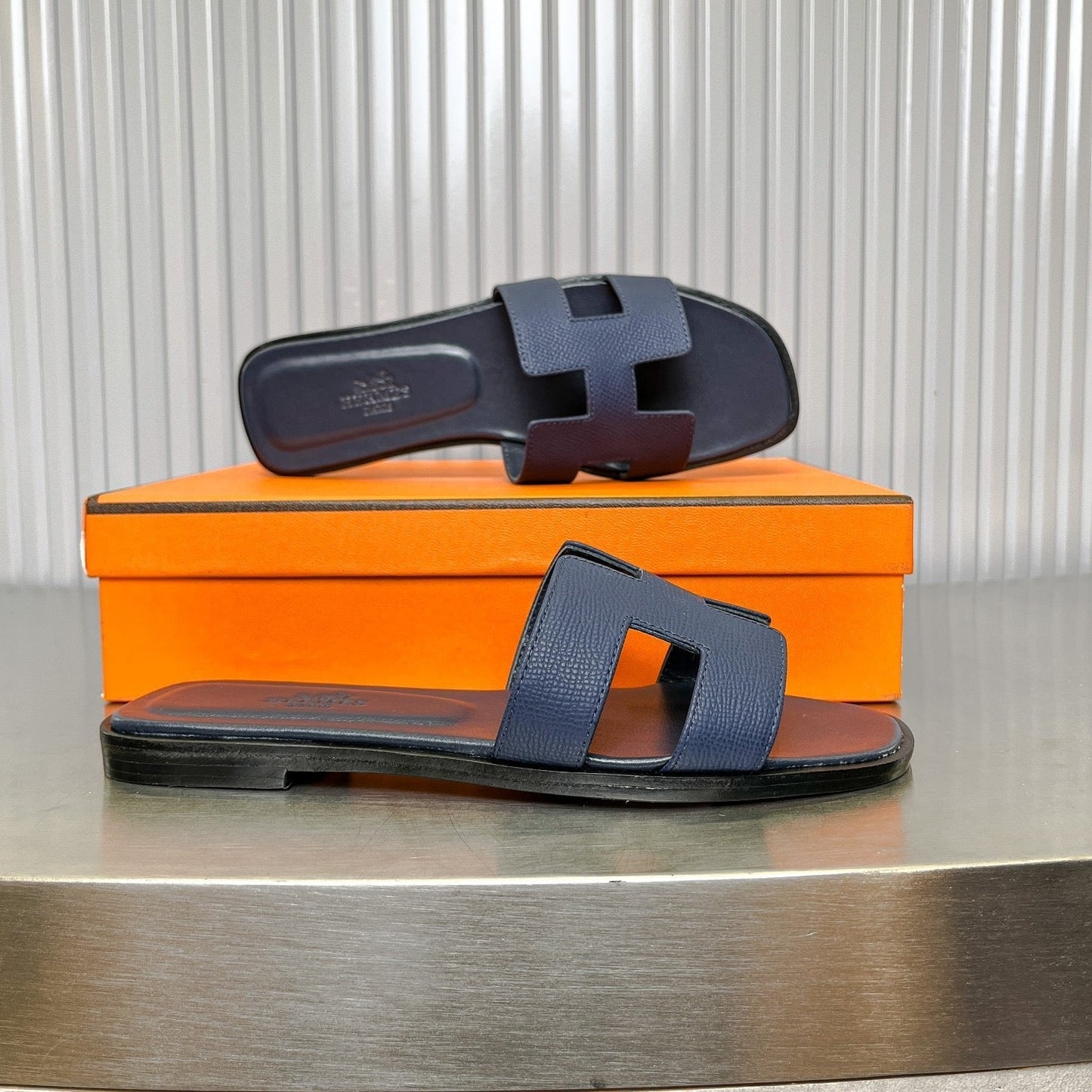 0RAN SANDAL IN DARK BLUE CALFSKIN