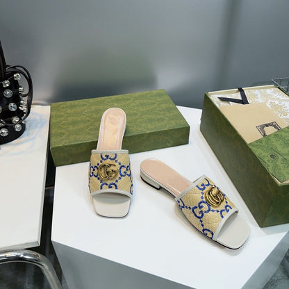 GG MATELASSÉ CANVAS SLIDES GREEN LOGO