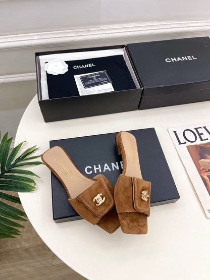 CC 2026 Mule Calfskin Raffia