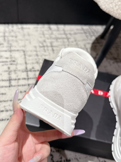 PRADA 25S MEN SNEAKERS LOGO IN WHITE NUBUCK AND CANVAS