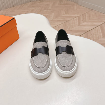 HM 25S SLIP-ON IN LIGHT GREY CANVAS AND BLACK LAMBSKIN