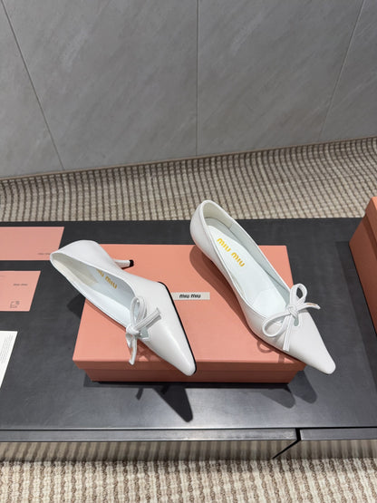 MIUMIU 26S POINTED TOE PUMPS 55MM IN WHITE CALFSKIN WITH BOW