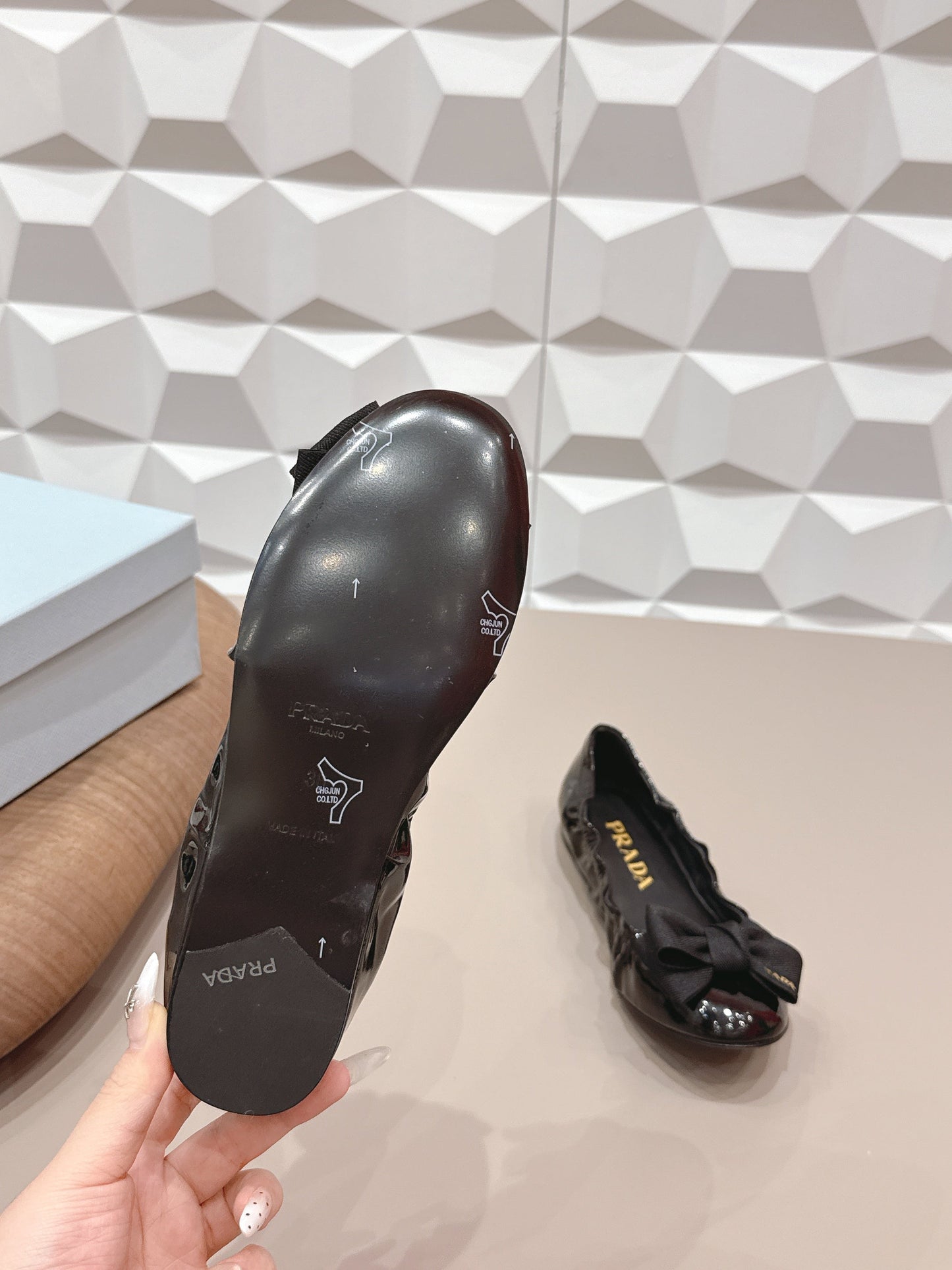 PRADA 26S ROUND TOE FLATS WITH BOW IN BLACK PATENT CALFSKIN