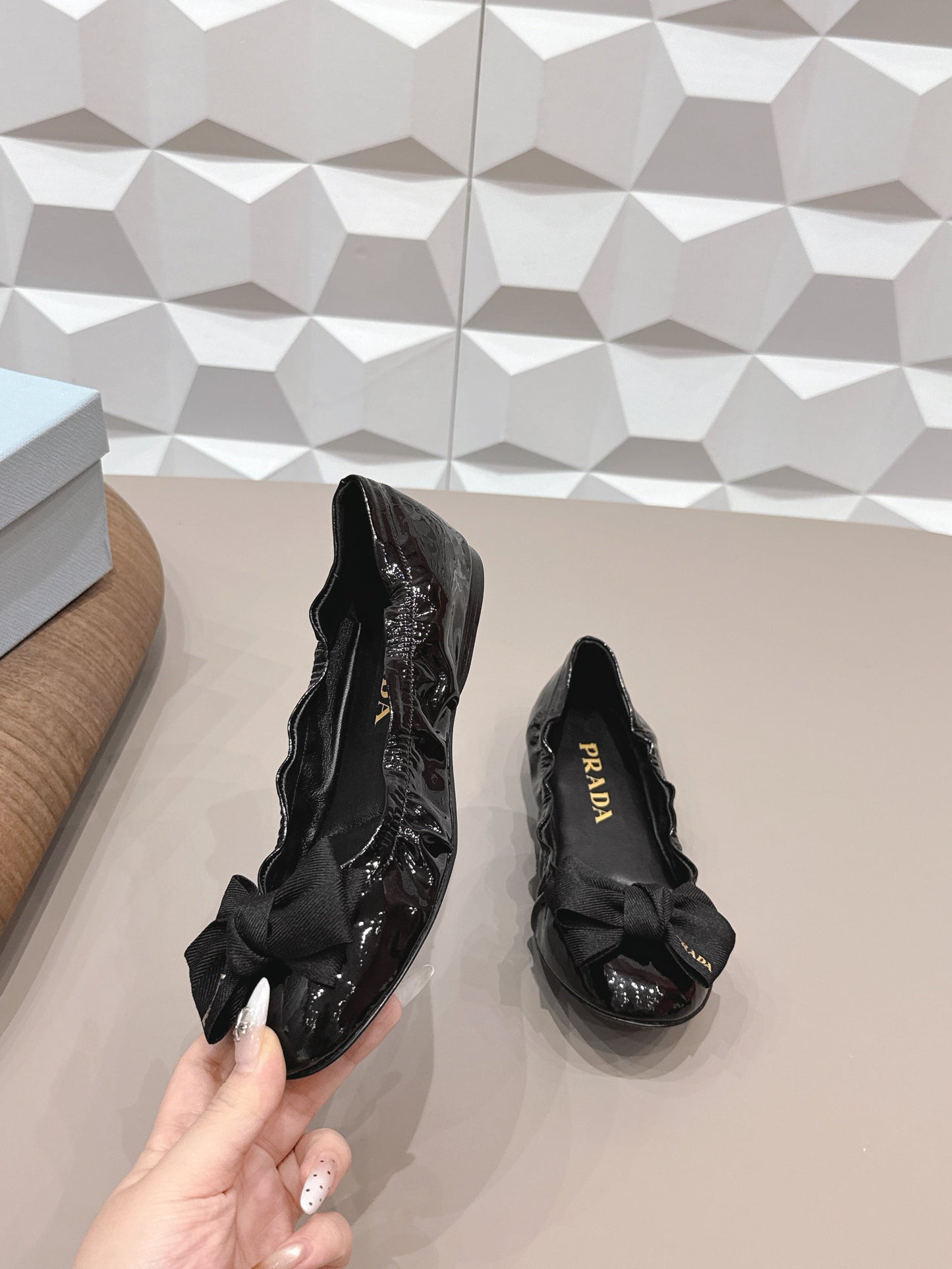 PRADA 26S ROUND TOE FLATS WITH BOW IN BLACK PATENT CALFSKIN