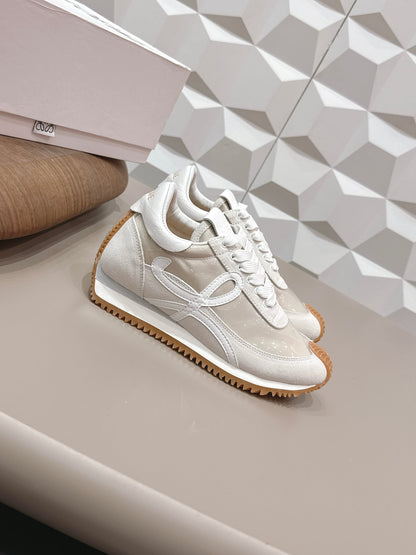 LOEWE 26S FLOW RUNNER SNEAKER IN WHITE SUEDE AND CLEAR PLASTIC AND CALFSKIN