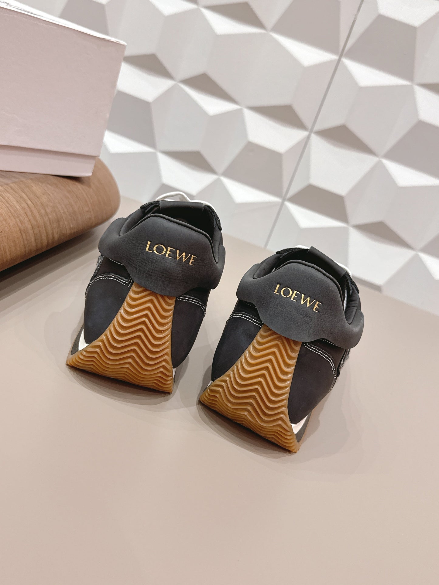 LOEWE 26S FLOW RUNNER SNEAKER IN BLACK CALFSKIN AND SUEDE STYLE 6