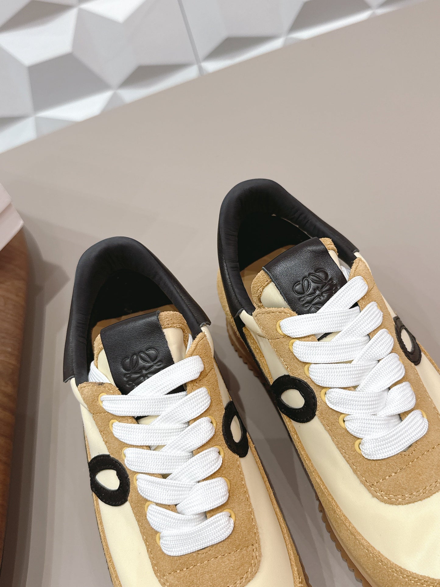 LOEWE 26S FLOW RUNNER SNEAKER IN TAN BROWN SUEDE AND BLACK CALFSKIN