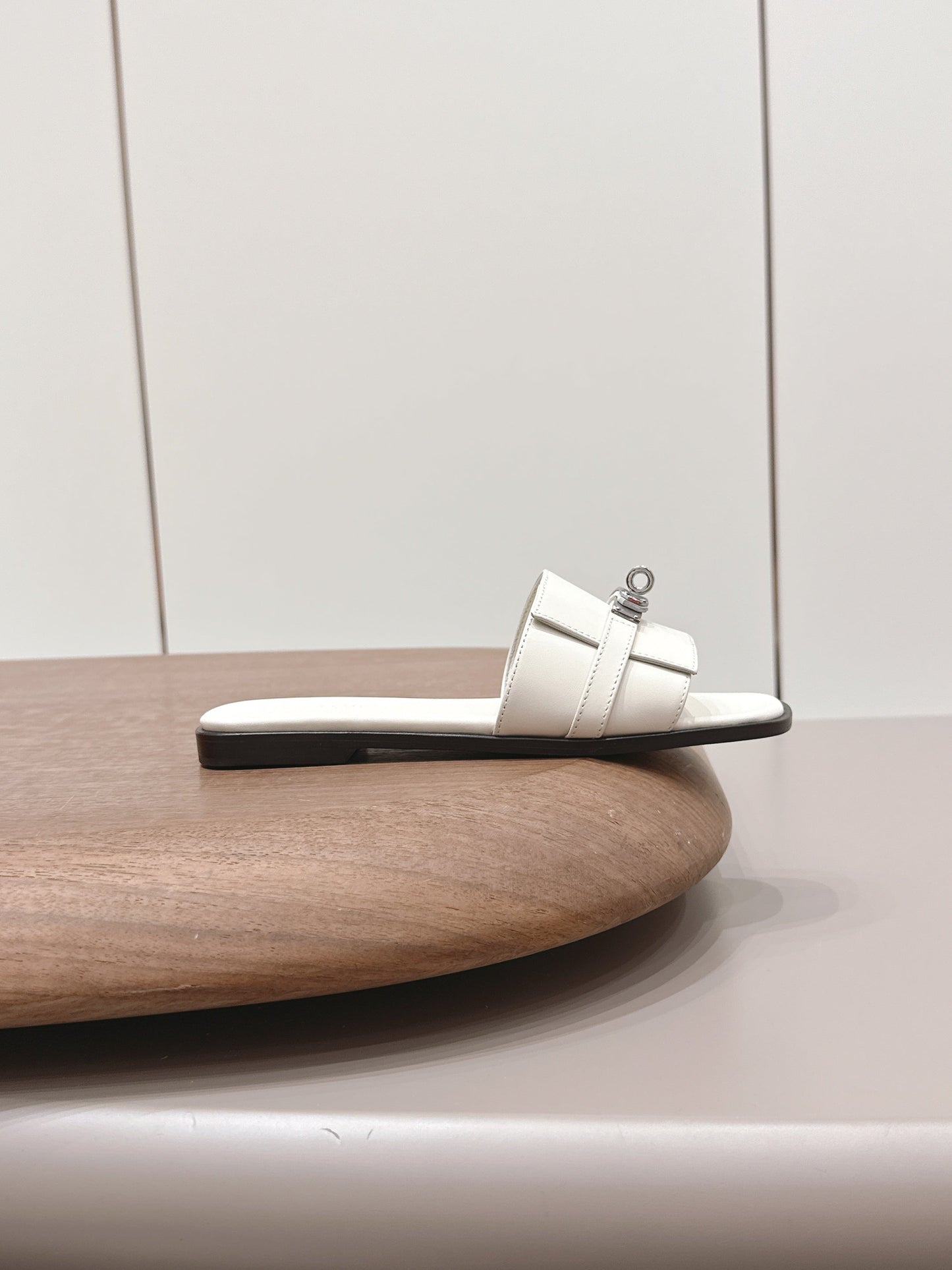 HM 26S GIULIA SANDAL IN IVORY WHITE CALFSKIN SILVER HARDWARE