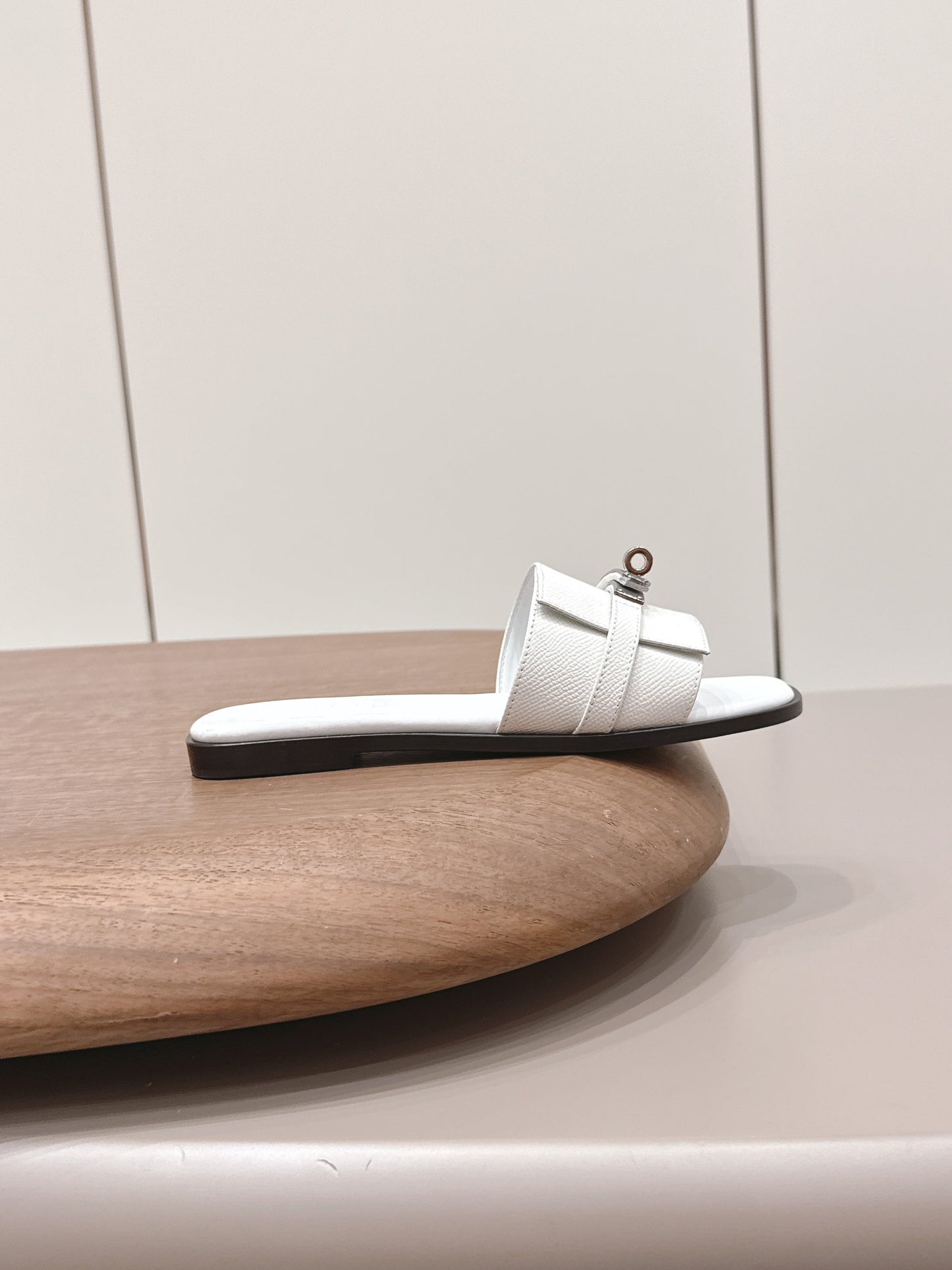 HM 26S GIULIA SANDAL IN WHITE EPSOM CALFSKIN SILVER HARDWARE