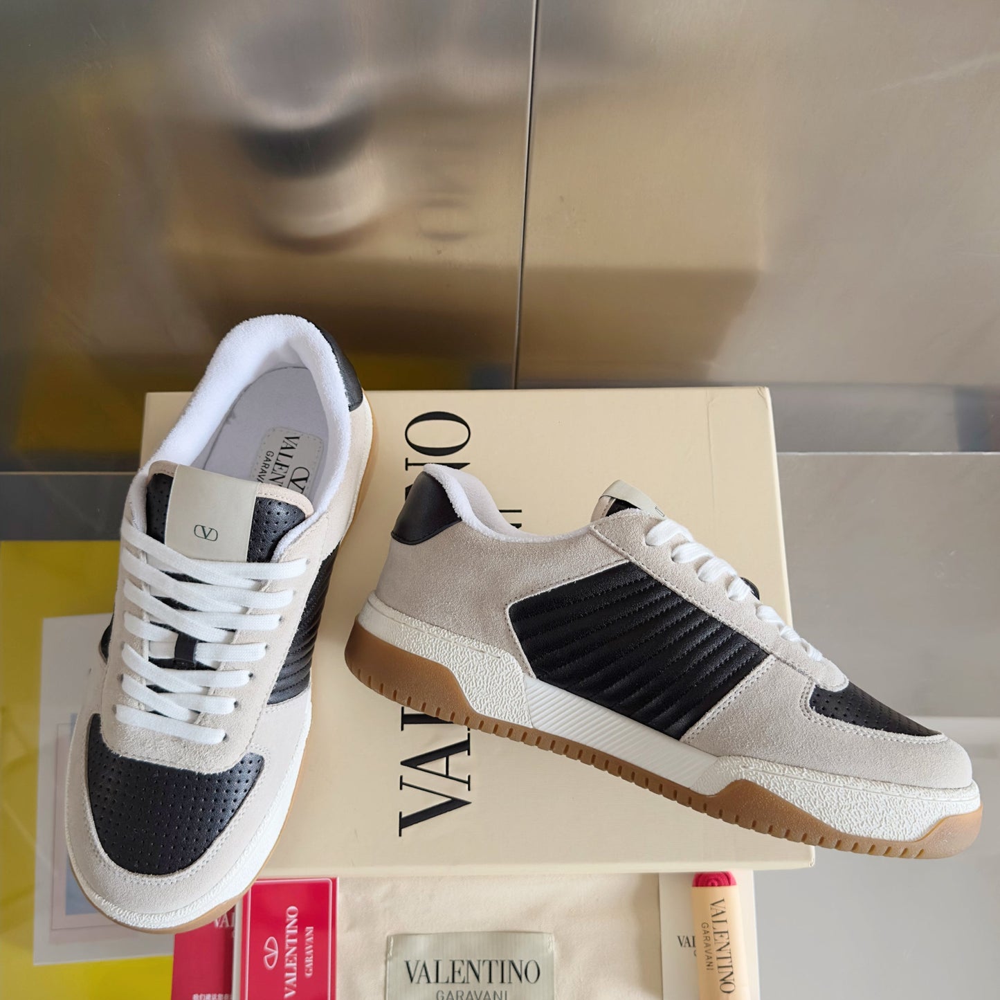 VALENTINO 25S GARAVANI FREEDOTS SNEAKERS IN BEIGE SUEDE AND BLACK LAMBSKIN