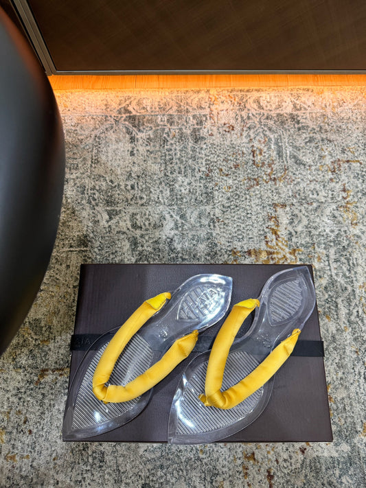 ALAIA 26S THONG SANDALS IN YELLOW SATIN AND TRANSPARENT PVC