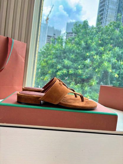 LP THONG SANDALS 25S IN BROWN SUEDE