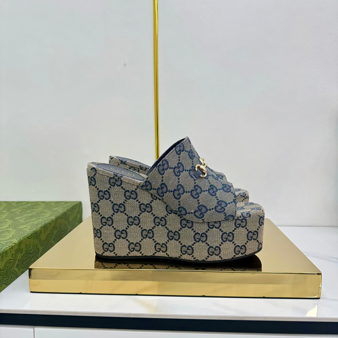 GG WEDGE SLIDES 110 IN GREY FABRIC WITH GOLD HARDWARE