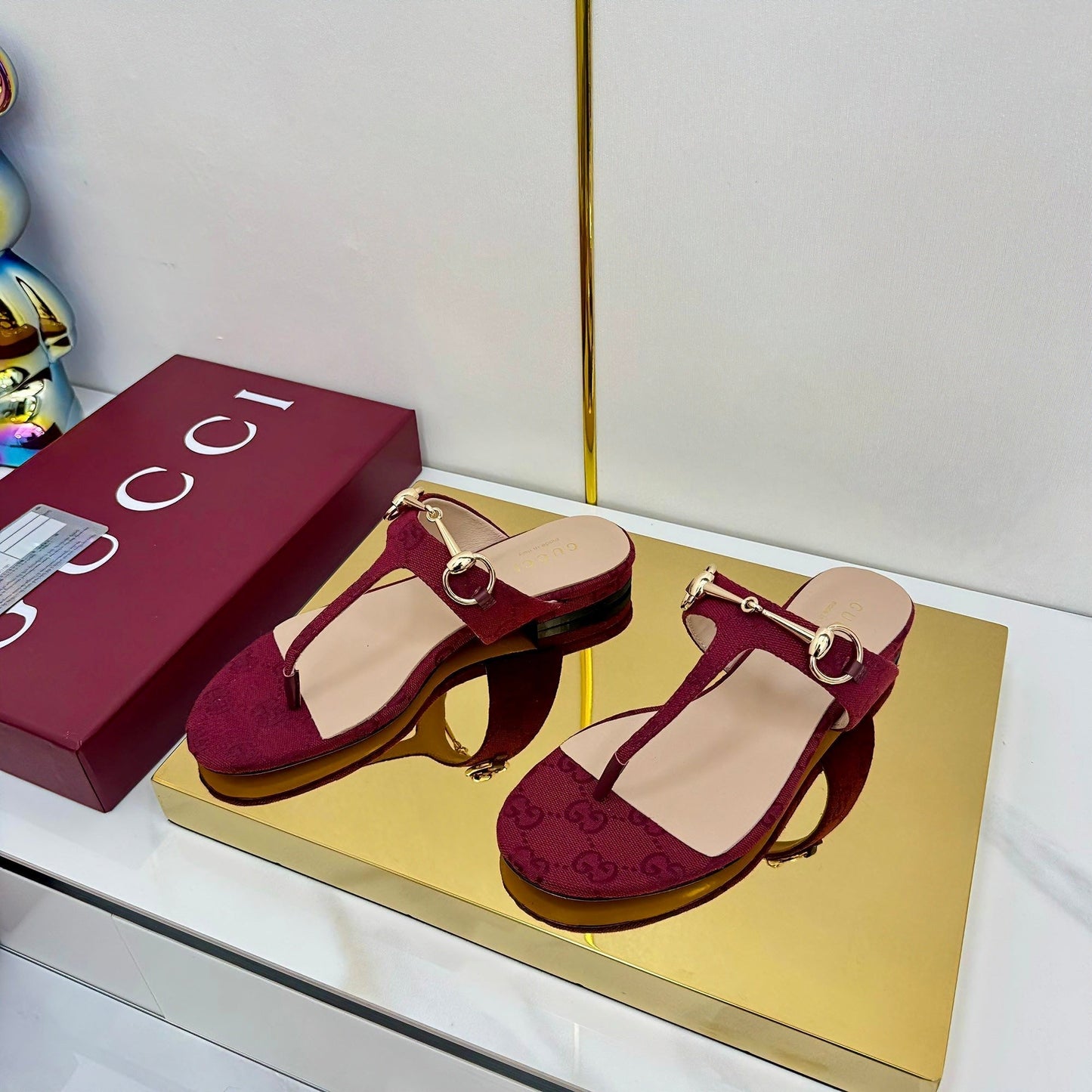 THONG SANDALS IN RED FABRIC PRINTED LOGO WITH GOLD HARDWARE