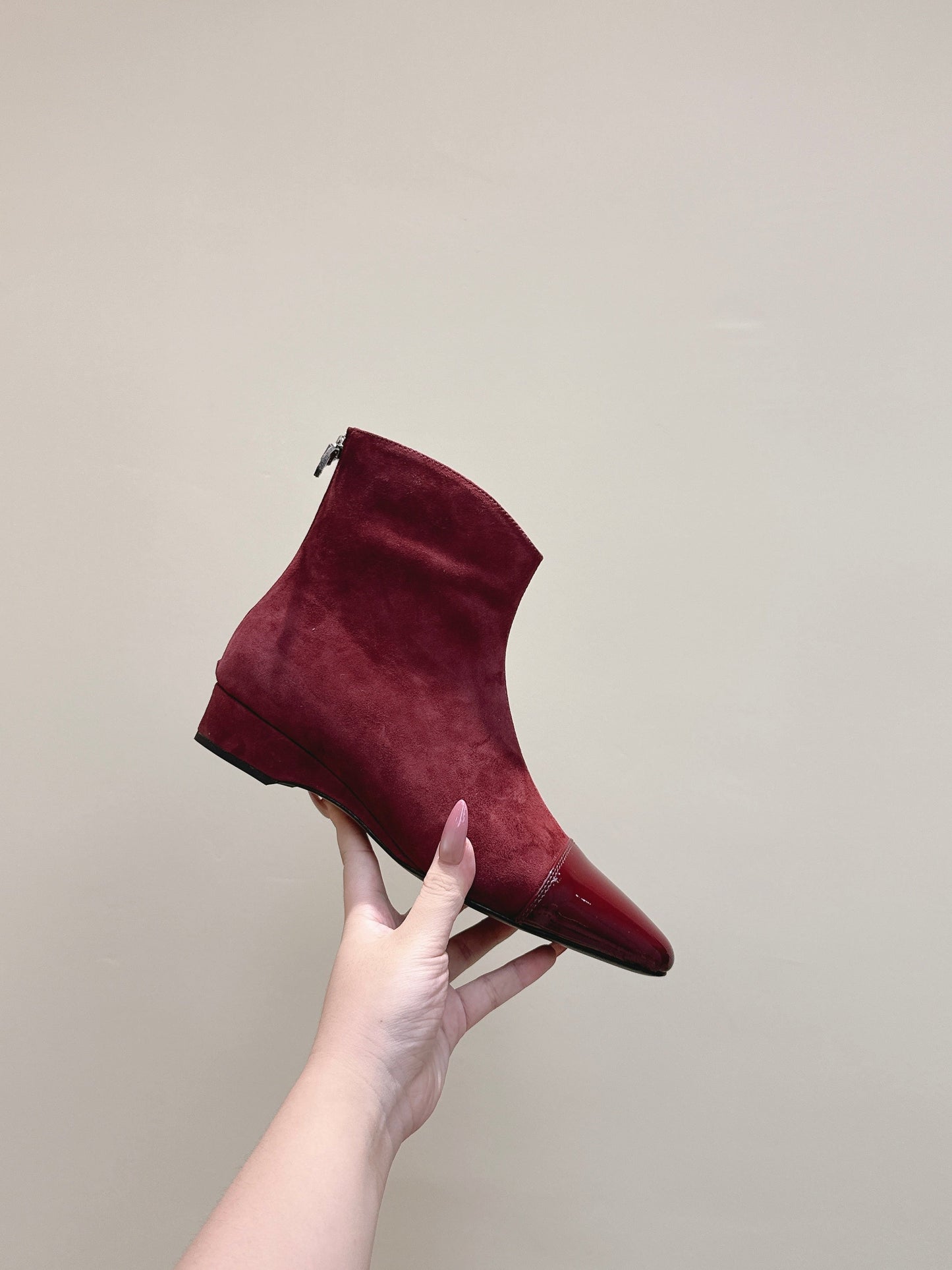 ALAIA 26S ANKLE BOOTS IN DARK RED SUEDE AND GLOSSY CALFSKIN