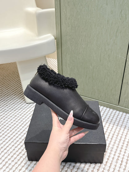 CHANEL 25S SHORT BOOTS IN BLACK CALFSKIN WITH SHEEPSKIN LINING