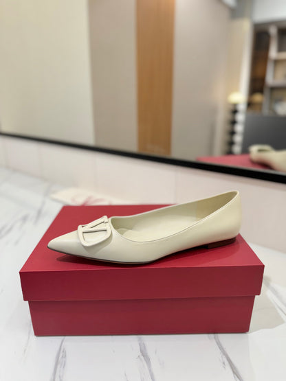 VALENTINO 26S BALLET FLATS IN CREAM WHITE SMOOTH CALFSKIN
