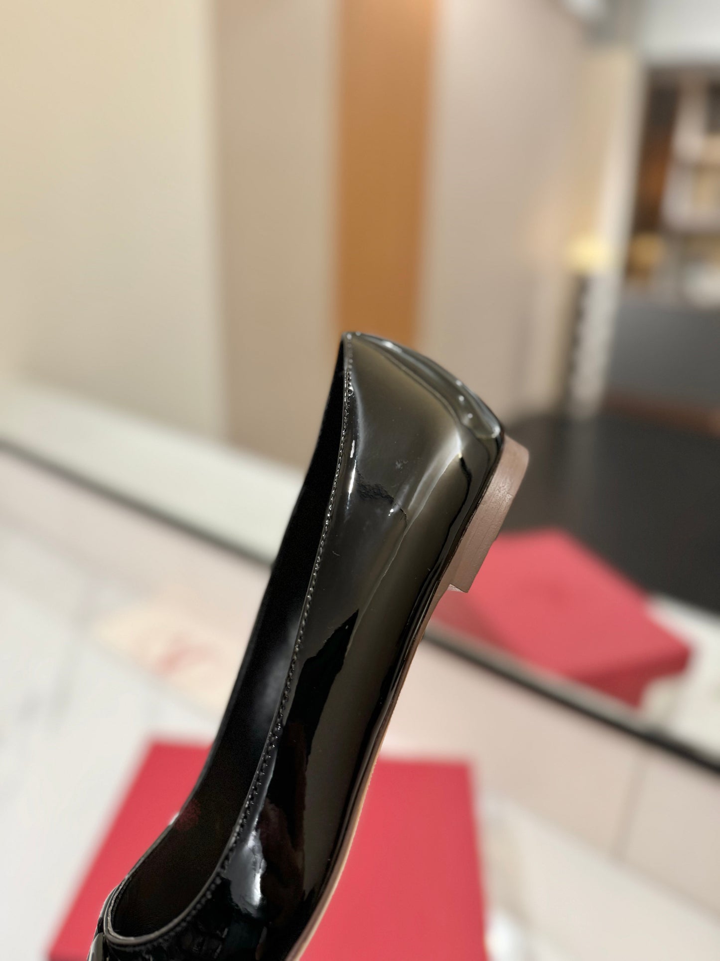 VALENTINO 26S BALLET FLATS IN BLACK PATENT CALFSKIN