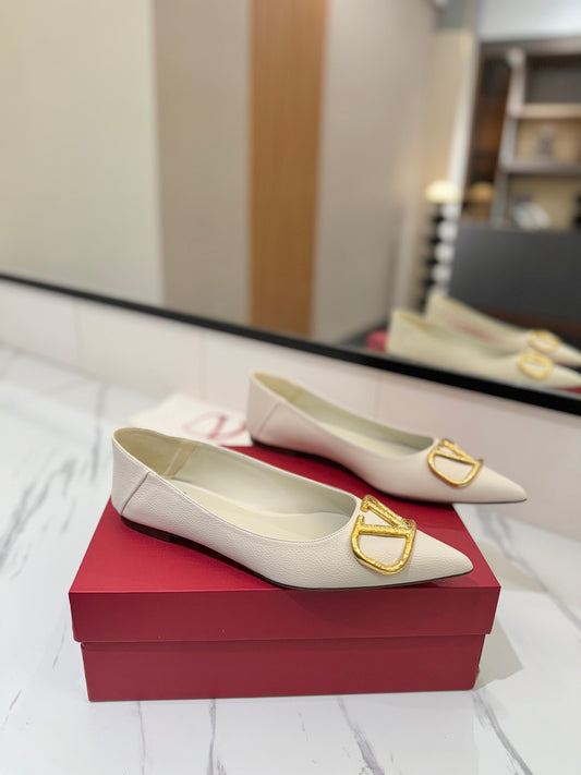 VALENTINO 26S BALLET FLATS IN WHITE GRAINED CALFSKIN WITH GOLD HARDWARE