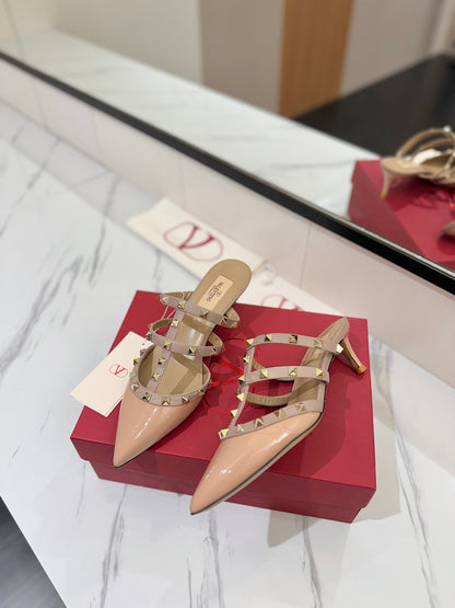 VALENTINO 26S STUDDED HEELED MULES 50 MM IN BEIGE PINK PATENT CALFSKIN