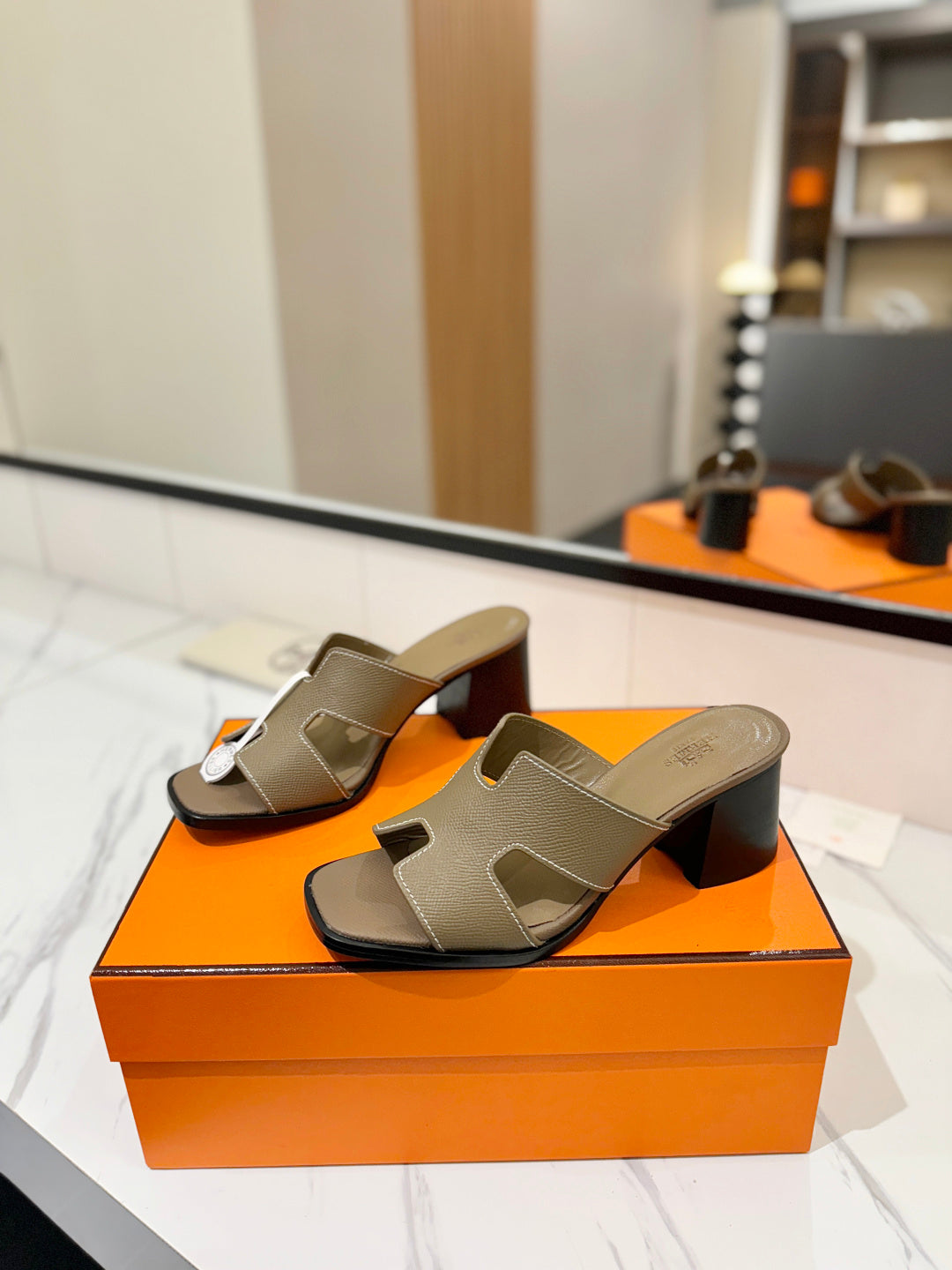 HM 26S HELIA SANDAL 70MM IN OLIVE BROWN EPSOM CALFSKIN