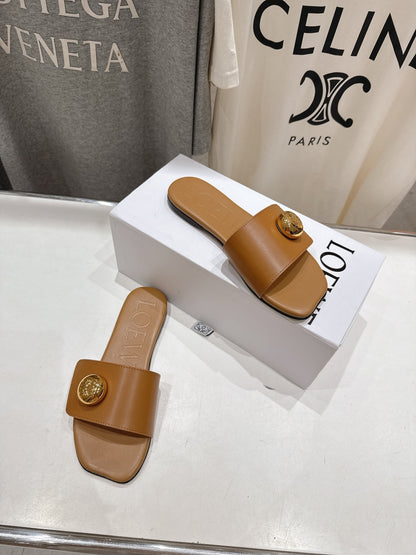 LOEWE 26S PEBBLE SLIDE IN CAMEL BROWN CALFSKIN GOLD HARDWARE